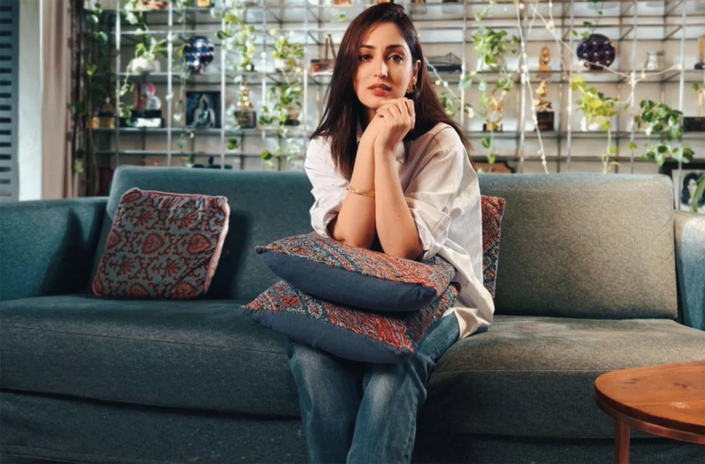 9 Tips to Buy a New Sofa for Your Living Room in 2024 bollywood-actress-yami-gautam-tips-to-buy-a-new-sofa-for-your-living-room7